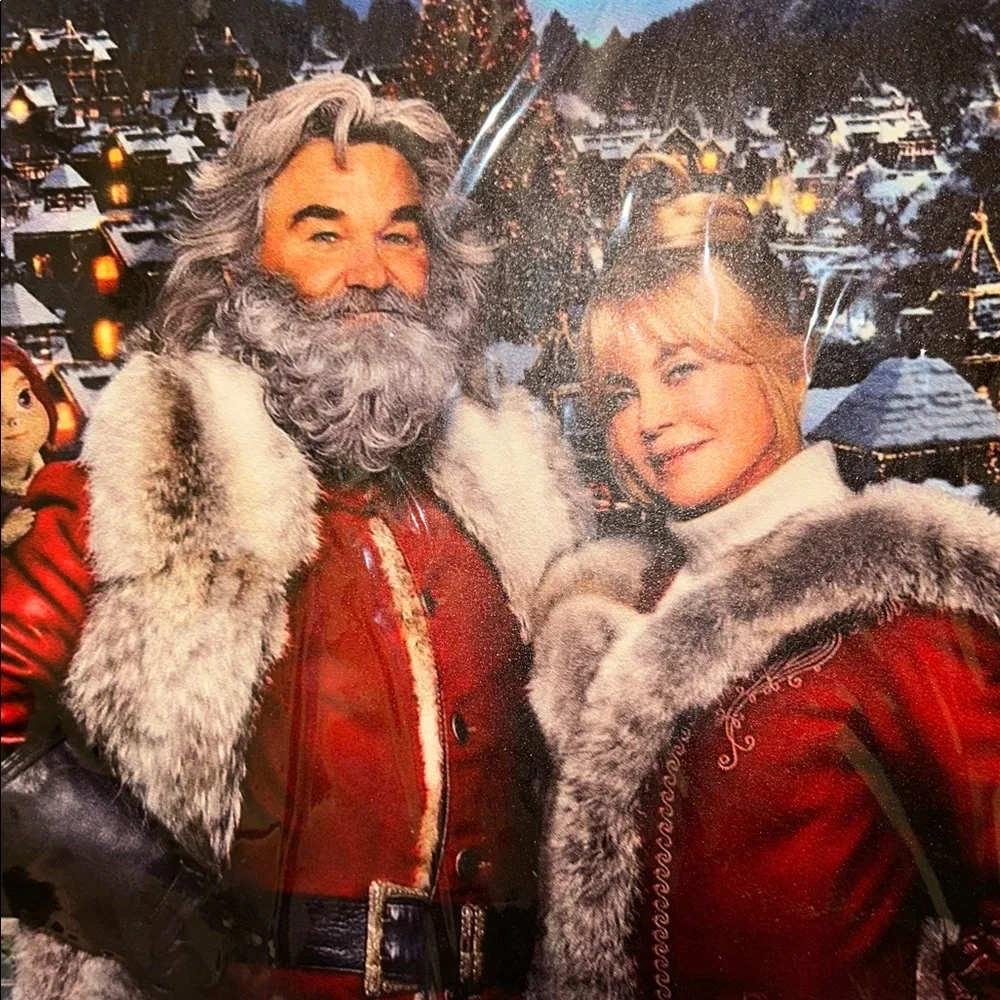 The Christmas Chronicles 2. Metal Sign Staring Kurt Russell and Goldie Hawn